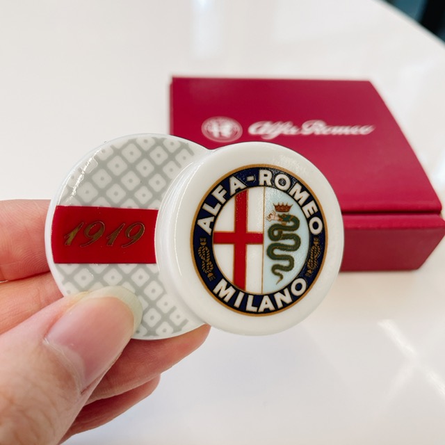 【送料込】 アルファ ロメオ ロメオ心斎橋 エンブレム箸置き｜アルファ 食器