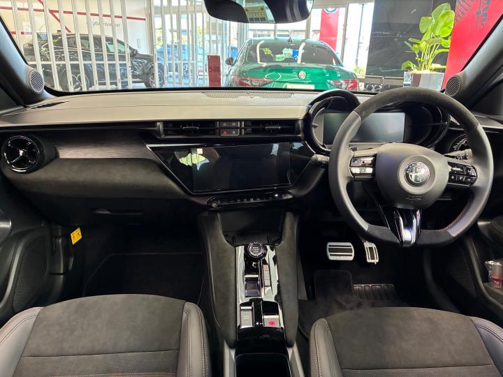 アルファ ロメオ横浜町田｜展示車・試乗車｜Alfa Romeo Official