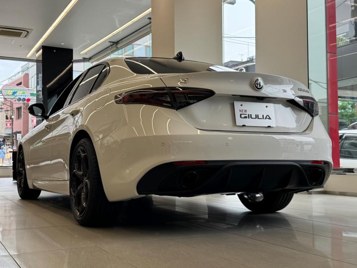 GIULIA TRIBUTO ITALIANO