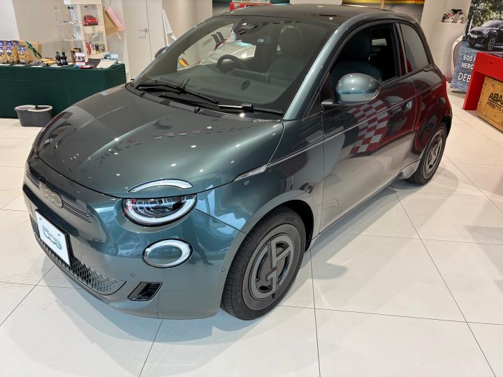 500e Giorgio Armani Collector's Edition