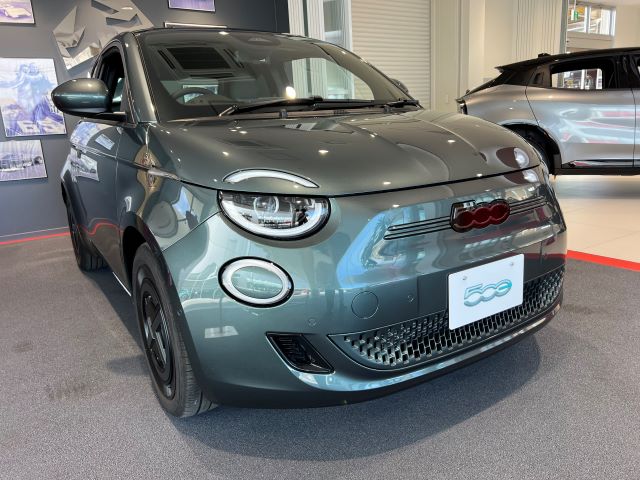 500e Giorgio Armani Collector's Edition