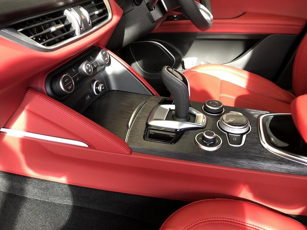 ALFA ROMEO フロントグリル レッド　アルファロメオ インテリア 41VMkd4GsUL.jpg
