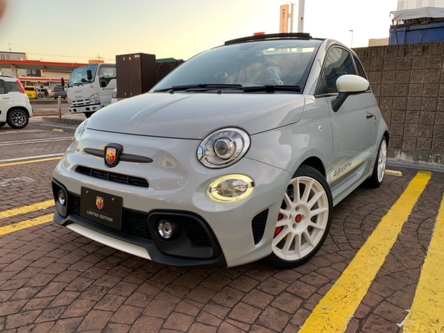 【専用】 アバルト595をさらにモディファイした限定車「エッセエッセ」が305台