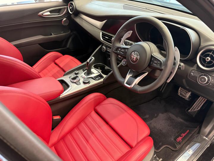 GIULIA 2.0 TURBO SUPER Monochrome Edition
