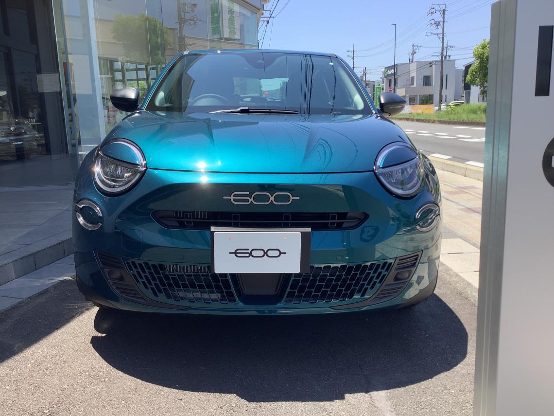 思わず見入ってしまう、Hybrid専用カラー「Sea Green」｜フィアット