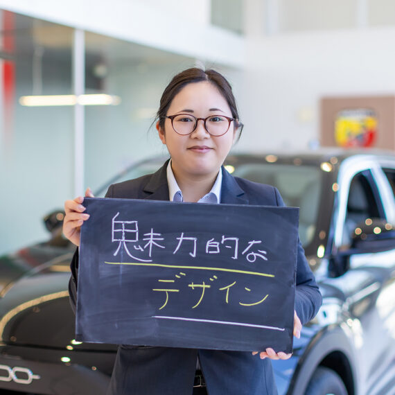 セールススタッフ 高橋瞳