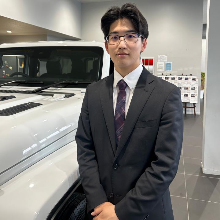 サービスアドバイザー 内田 智哉
