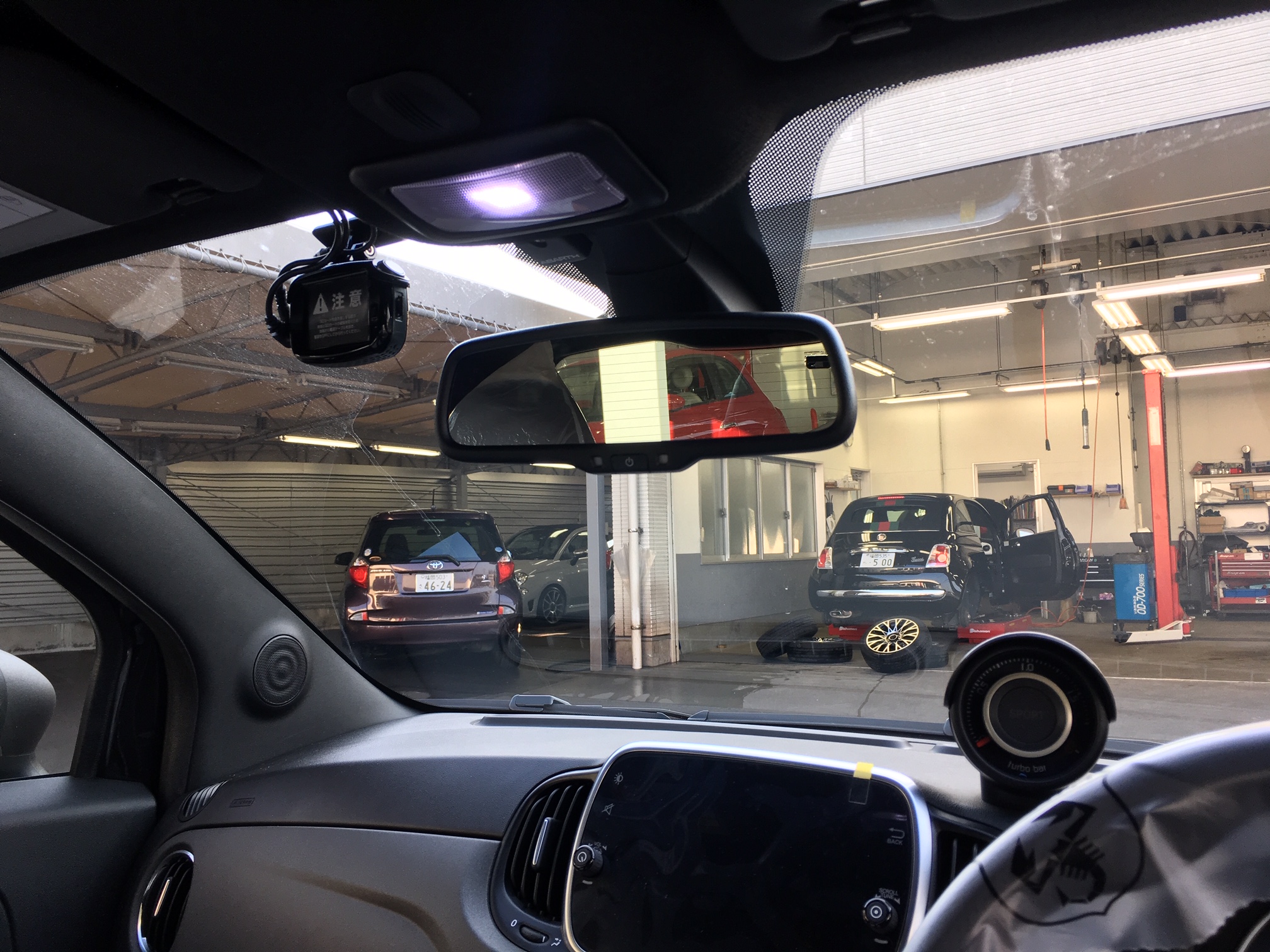 純正ﾄﾞﾗｲﾌﾞﾚｺｰﾀﾞｰ取付！！｜フィアット／アバルト西福岡スタッフブログ