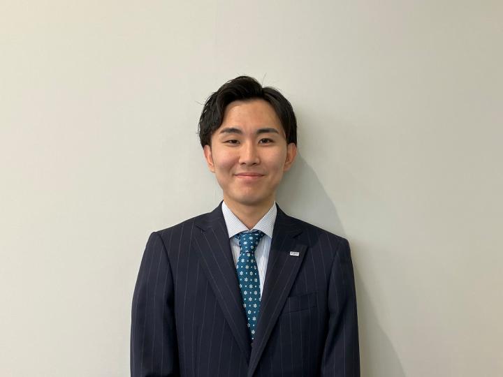 セールススタッフ 天野　颯