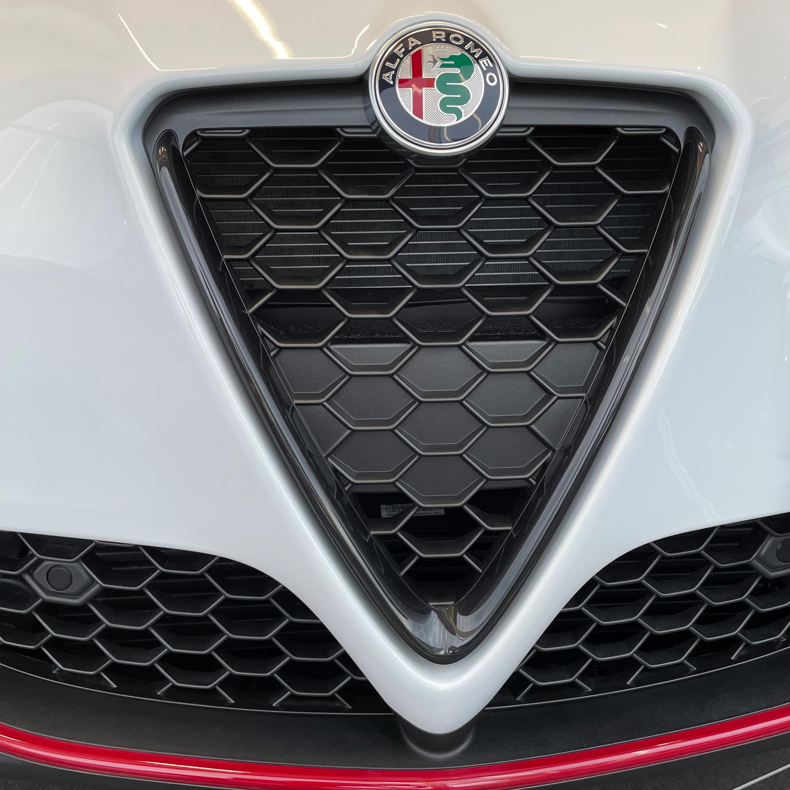 アルファ ロメオ のフロントグリル｜アルファ ロメオ高前スタッフブログ｜Alfa Romeo Official Dealer Site