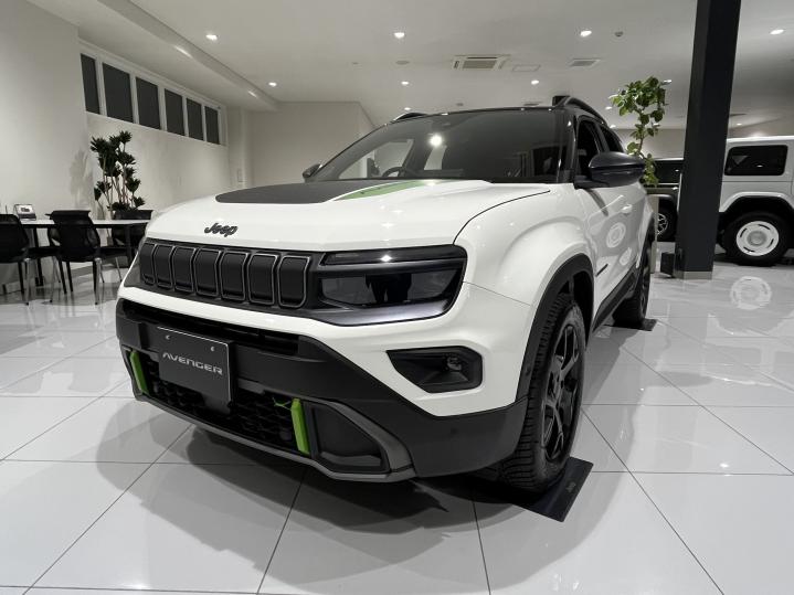 Avenger 4xe Hybrid