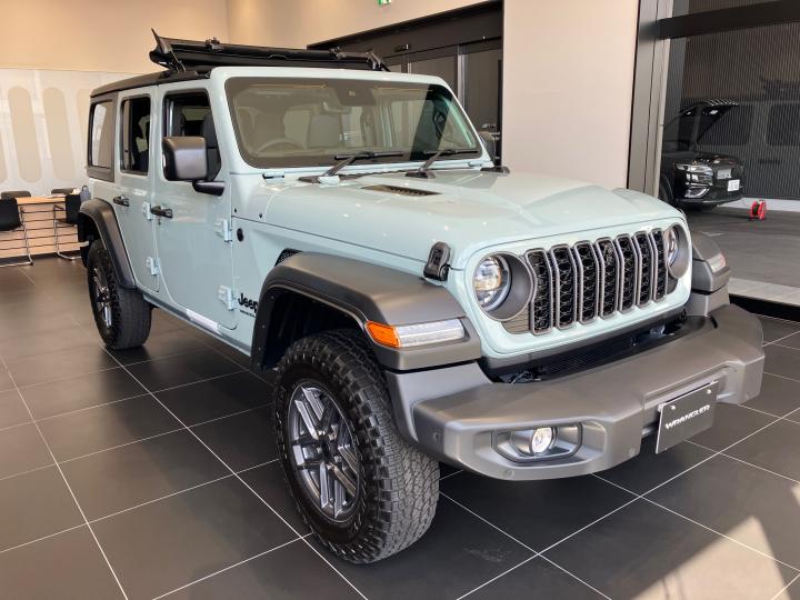 Wrangler（JL） Limited Edition with Sunrider Flip Top for Hardtop