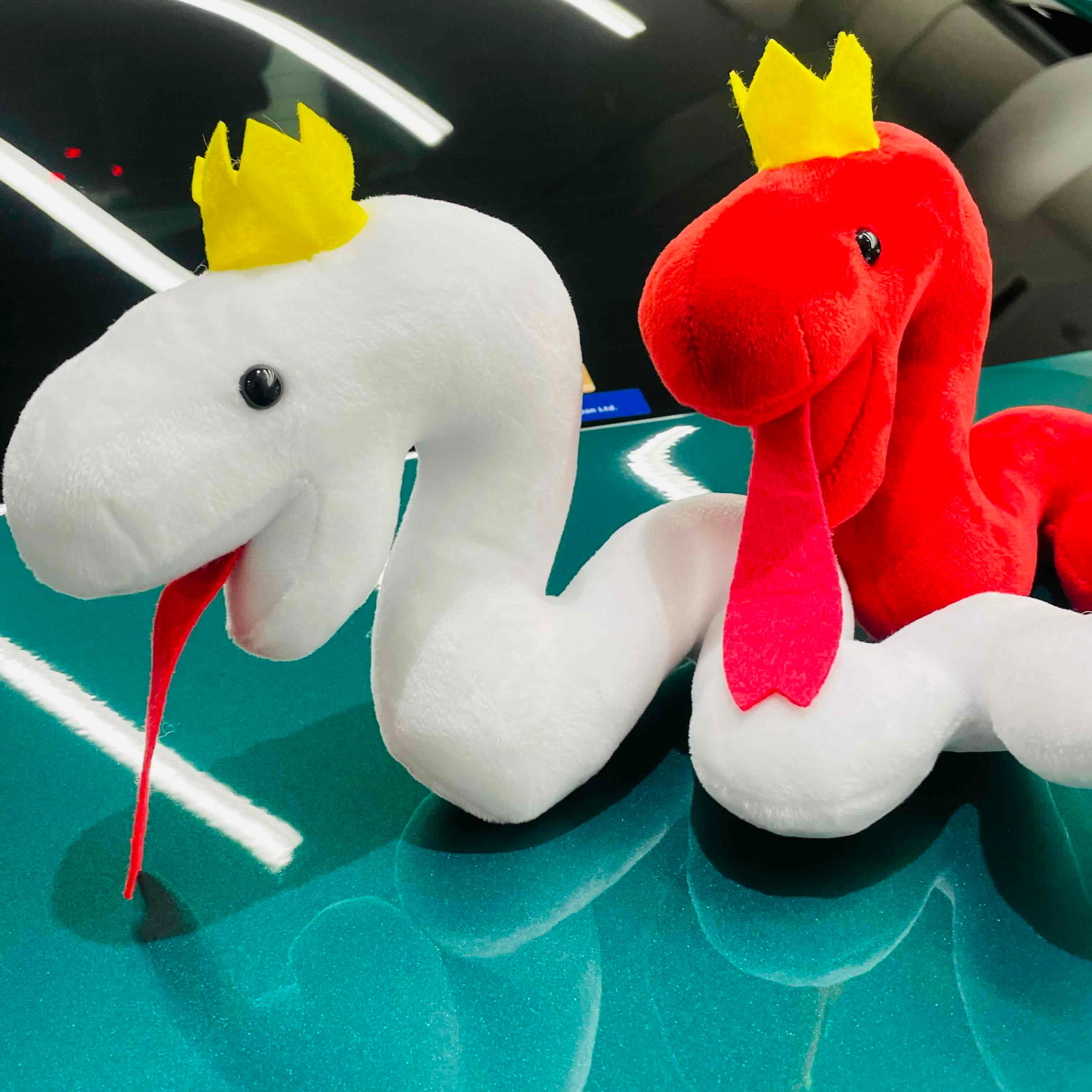 白、赤、専用です。希少 新品未開封 アルファロメオ ビショーネ 速報！あの人気者が帰ってきた！ビショーネぬいぐるみ🐍待望の再入荷