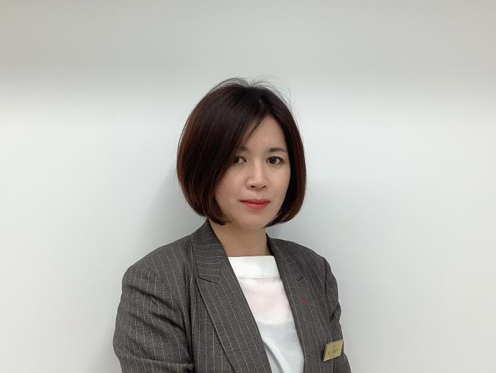 セールススタッフ 安　里枝子