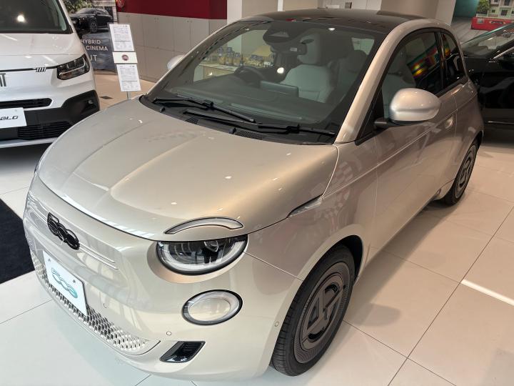 500e Giorgio Armani Collector's Edition