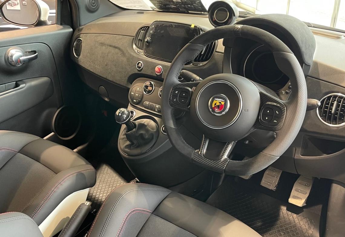 再入荷695SS、今度は右ハンドルMT！｜フィアット／アバルト大阪中央