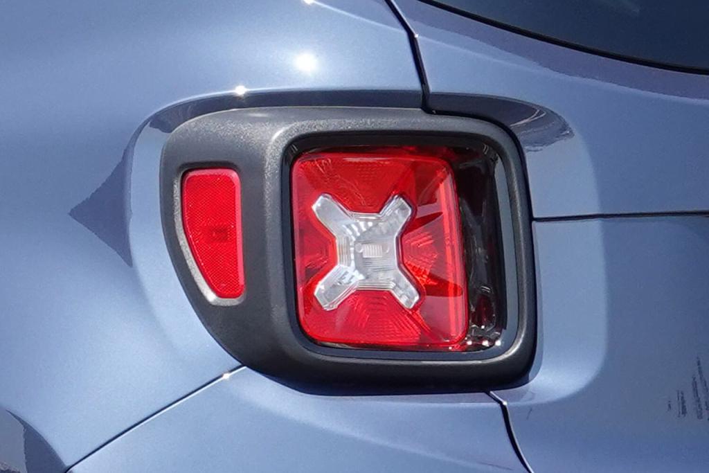 Jeep renegade 2017年式　ナイトイーグル テールランプ Renegadeテールランプの「×マーク」の由来とは如何に