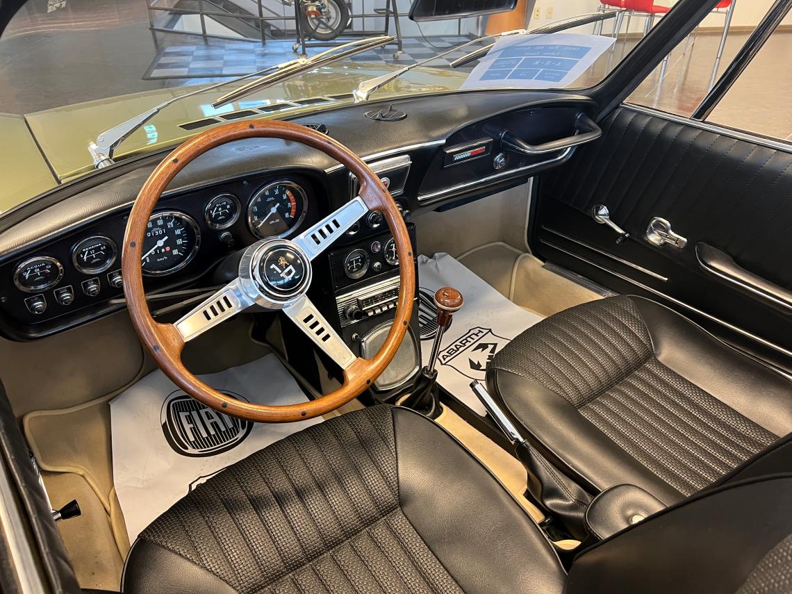 ABARTH ウッドステアリング FIAT850 Spider Cabrio Lusso｜フィアット／アバルト京都スタッフ