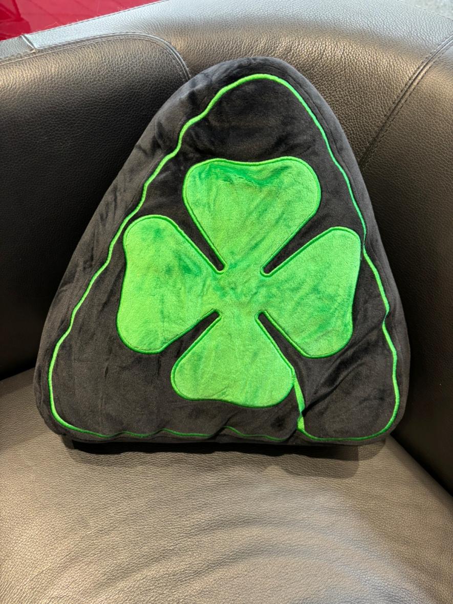 クアドリフォリオクッション