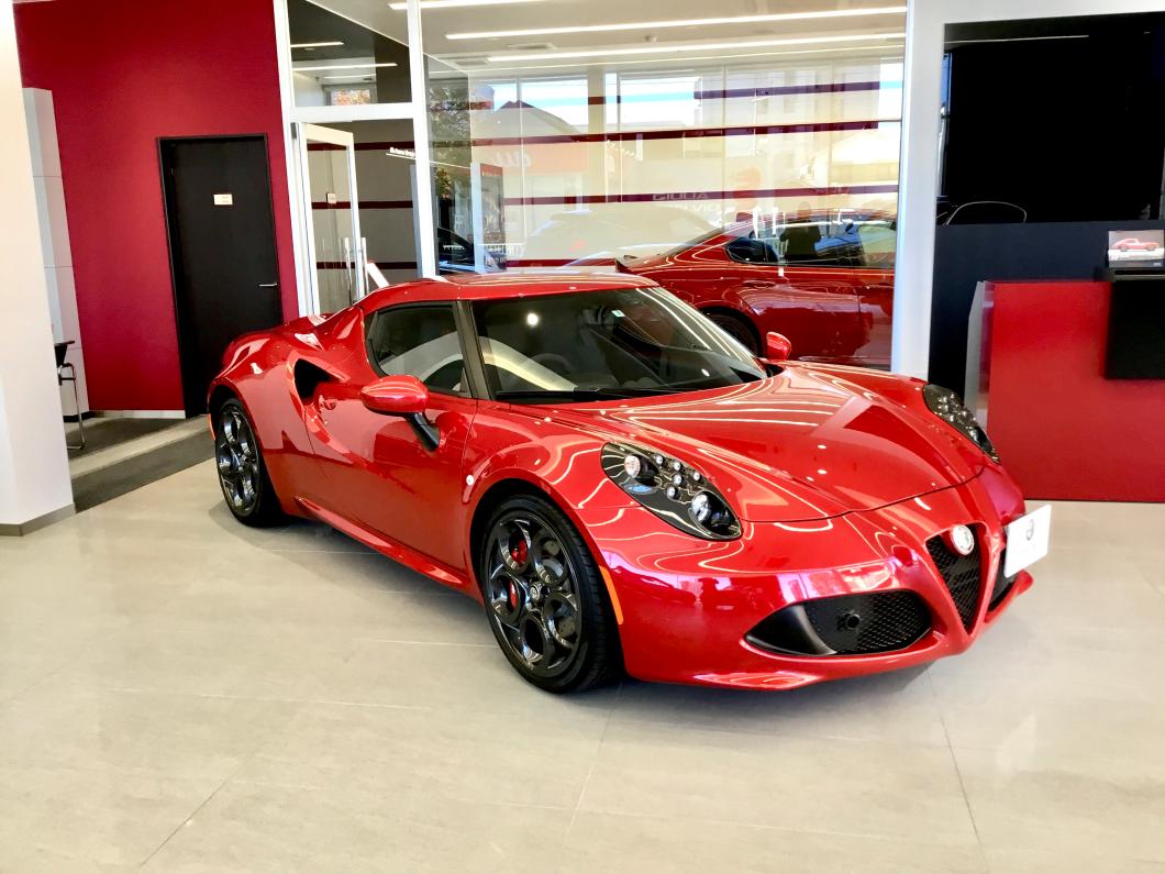 究極のアフォーダブルなシンプルカー、 『4C』 の魅力💛｜アルファ