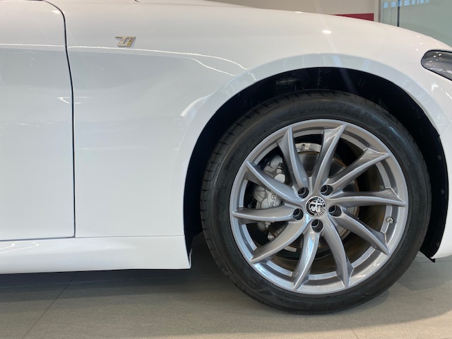 Giulia Ti アルファホワイト登場です!|アルファ ロメオ西宮 Giulia Ti アルファホワイト登場です!|アルファ ロメオ西宮