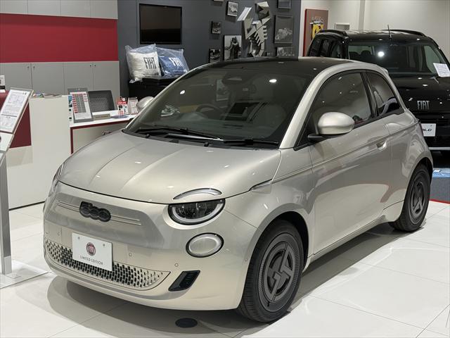 500e Giorgio Armani Collector's Edition