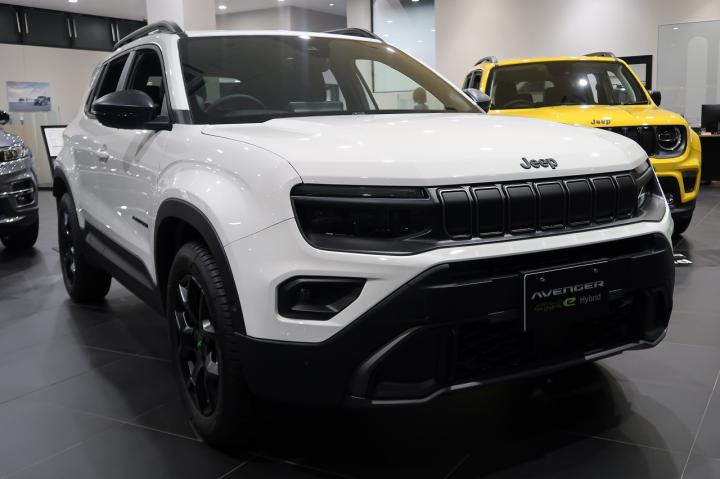 Avenger 4xe Hybrid