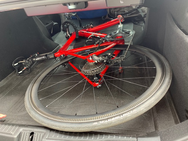 ジュリアにロードバイクを載せてみると！？｜アルファ ロメオ松本