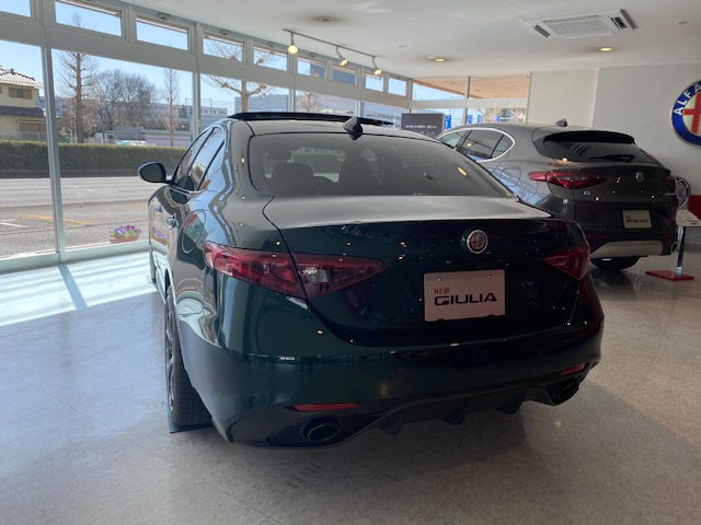 美品✨ロメオジリ ROMEO GIGLI ジャケット 光沢感 モスグリーン 愛車を最高の相棒にして、人生は続く。「ジュリア クアドリフォリオ