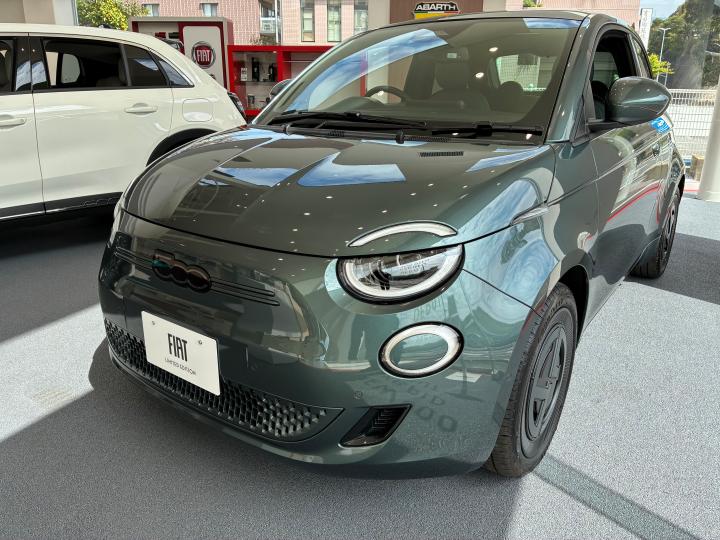 500e Giorgio Armani Collector's Edition