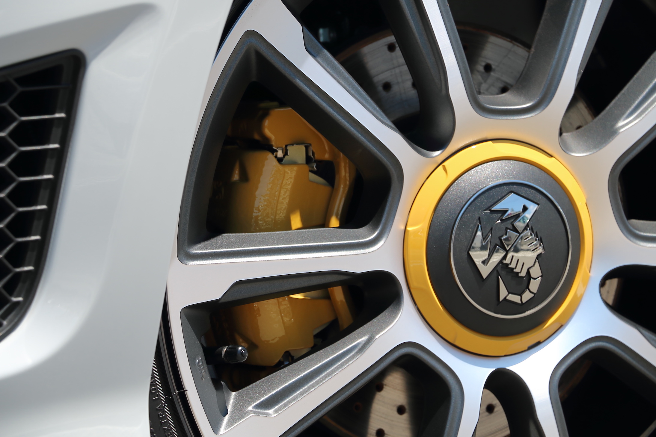 【塗装済み】FIAT ABARTH ボディ SOLIDO solido 1/18 Fiat Abarth 595 2022 ホワイト フィアット