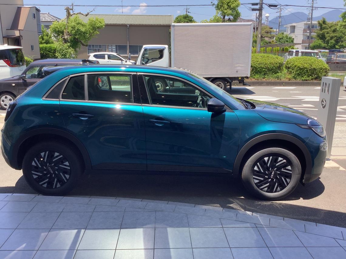 思わず見入ってしまう、Hybrid専用カラー「Sea Green」｜フィアット