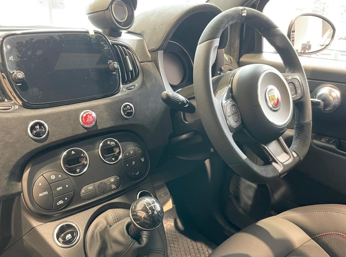 再入荷695SS、今度は右ハンドルMT！｜フィアット／アバルト大阪中央