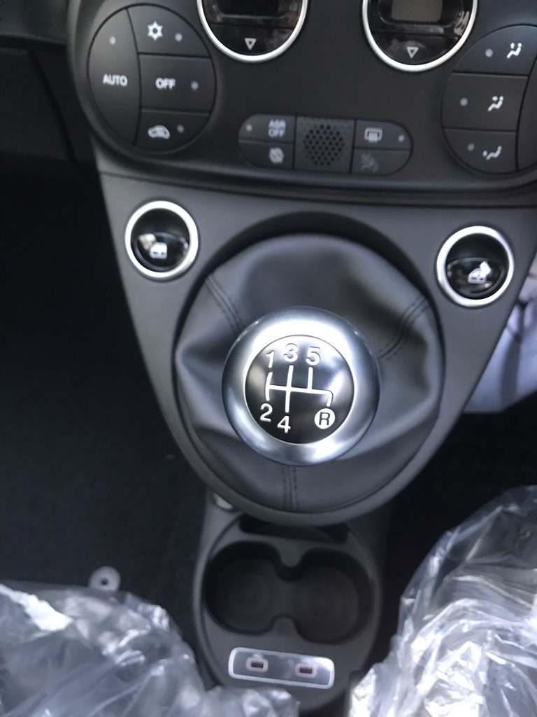 マニュアル仕様限定車「FIAT 500 Manuale+Cielo」！！｜フィアット