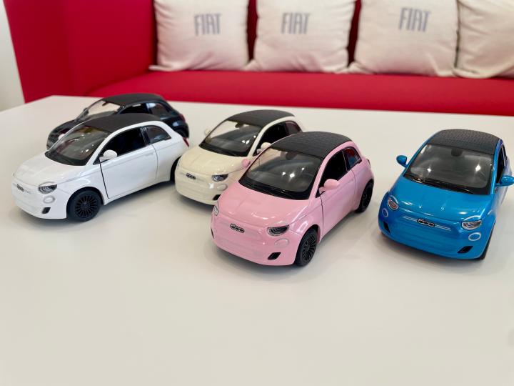 FIAT 500e pastel kinsmart model car