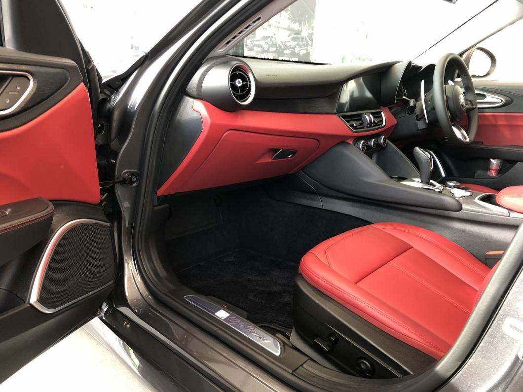 真っ赤な内装 アルファ ロメオ心斎橋スタッフブログ Alfa Romeo Official Dealer Site
