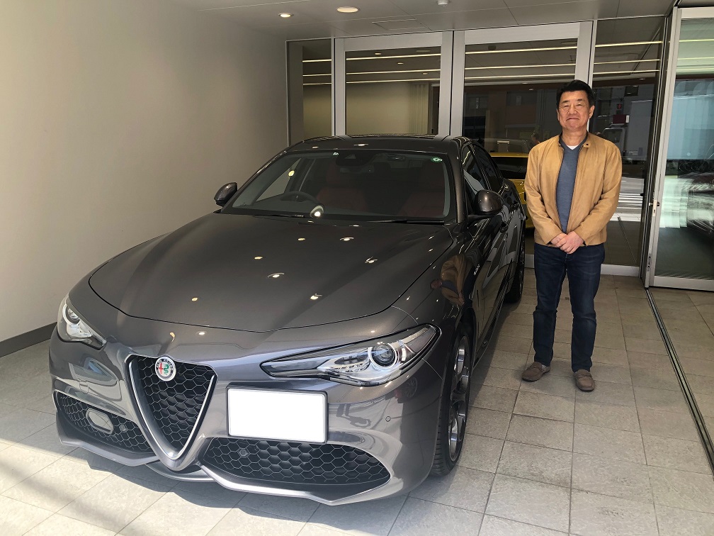 アルファロメオ Alfa Romeo クッション グレー バックル付き ヴェスヴィオグレーに決めまして・・・｜アルファ ロメオ世田谷