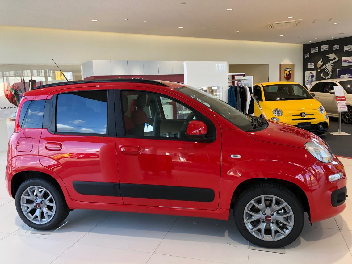 赤パンダ パンダ赤がお出迎え！｜フィアット／アバルト石川スタッフブログ｜FIAT