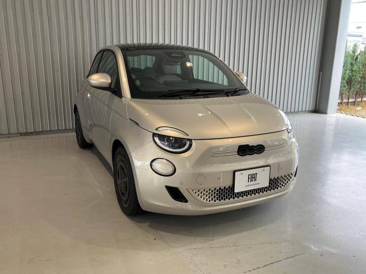 500e Giorgio Armani Collector's Edition