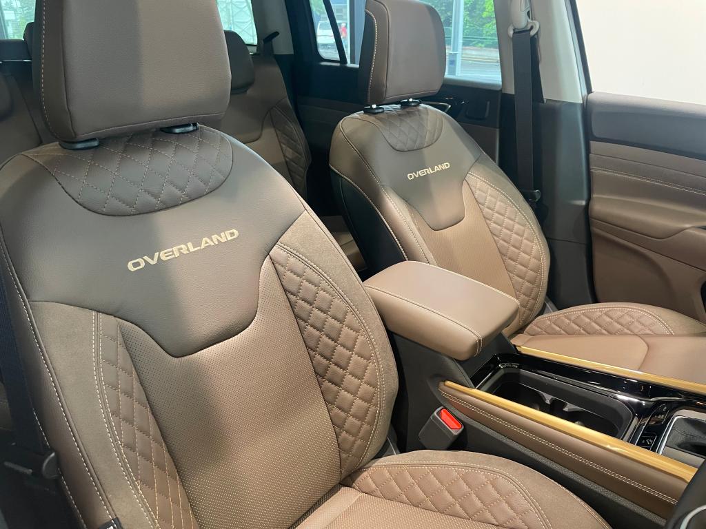 ムギ＆ゴマ　運転席側　ゴールデンオーク 7月！コマンダー限定車【Overland】入荷しました！｜ジープ札幌琴似