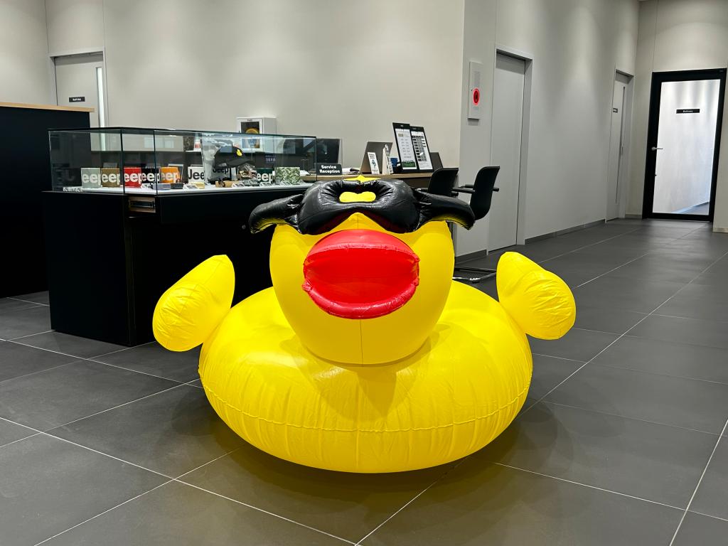 巨大ダック！？｜ジープ名古屋南スタッフブログ｜Jeep Official Dealer