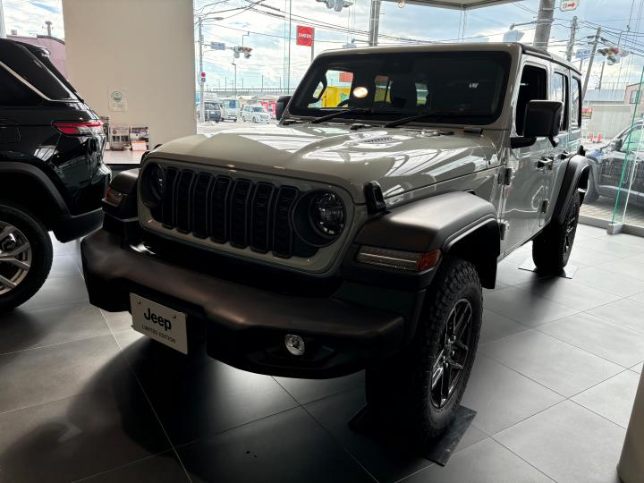 Wrangler（JL） Limited Edition with Sunrider Flip Top for Hardtop