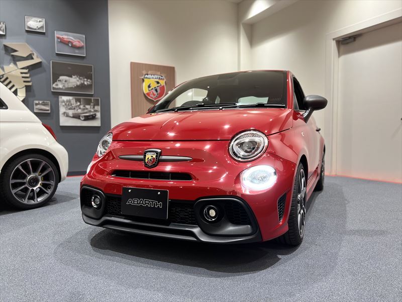 ABARTH 695 Turismo 】展示車のご紹介です。｜フィアット