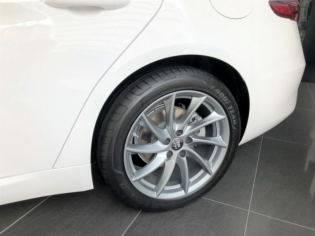 アルファロメオジュリアTI」の中古車 | 中古車なら【カーセンサーnet】