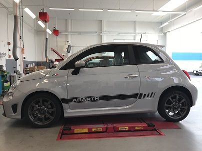 今月３ ４台の車高調取り付け アバルト西名古屋スタッフブログ Abarth Official Dealer Site