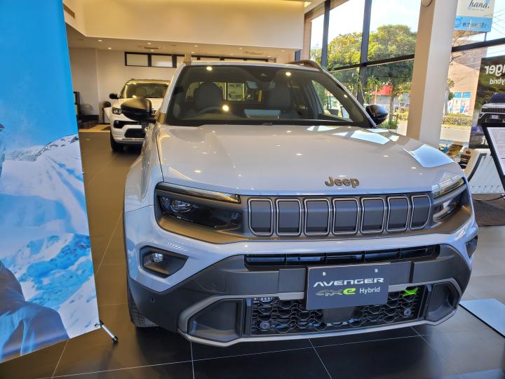 Avenger 4xe Hybrid