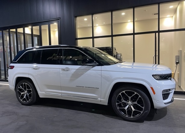 グランドチェロキー4️⃣ ジープ・グランドチェロキー サミットリザーブ4xe（4WD/8AT