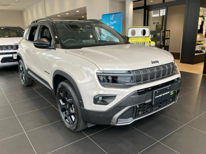 Avenger 4xe Hybrid Stone