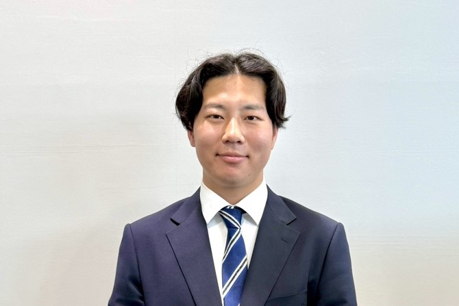 セールススタッフ 中本　暖