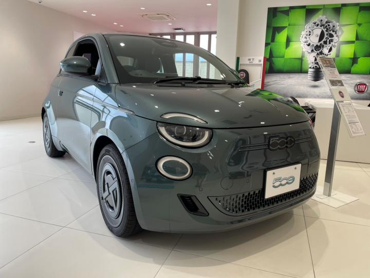 500e Giorgio Armani Collector's Edition